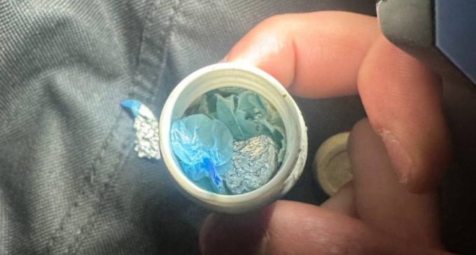 Шприци, сліп-пакети та згортки: у Дніпрі затримали громадян із наркотичними речовинами
