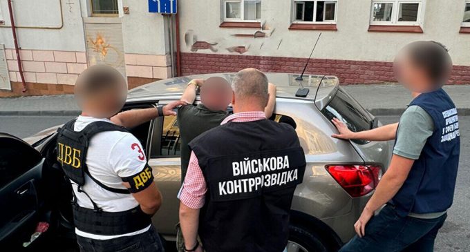 Працівник ТЦК на Тернопільщині вимагав $5 тис за звільнення від військової служби