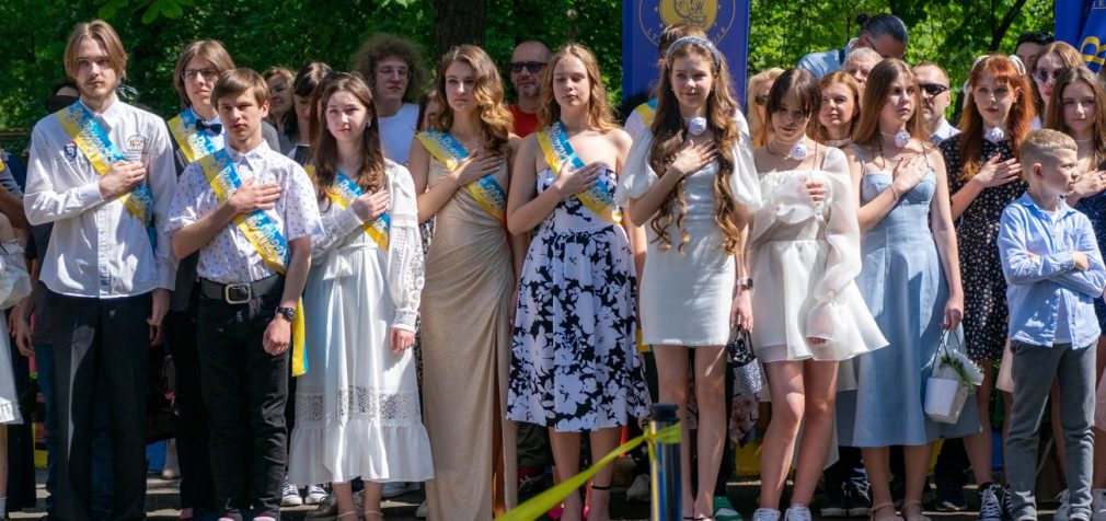 Коли пролунає останній дзвоник у школах України: точні дати