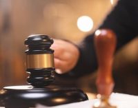 Заволоділи пенсіями та грошовими переказами: у Запоріжжі до реального покарання засуджено керівницю поштового відділення