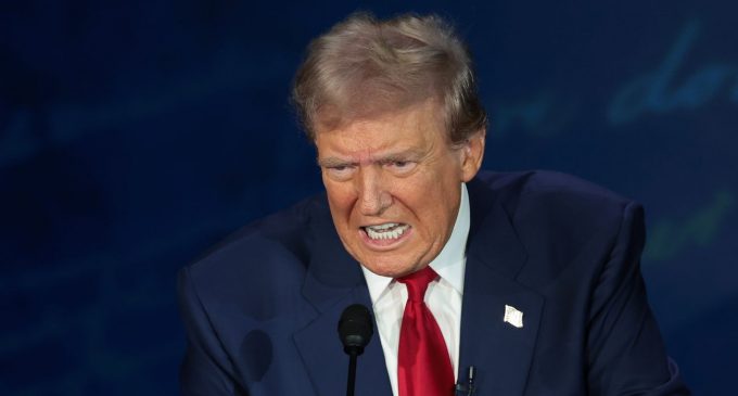 Трамп зробив першу заяву після двогодинної розмови з Путіним