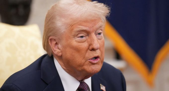 “Він грає з вогнем”: Трамп пригрозив Путіну “дуже поганими речами”