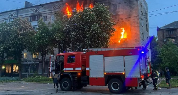 З’явились фото наслідків атаки РФ по Києву: багато пожеж, є загиблі та постраждалі