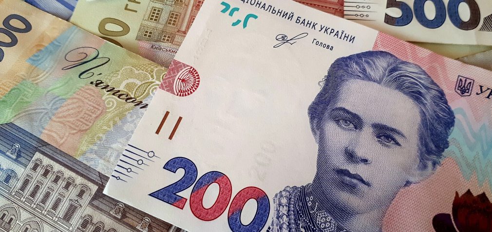 В Україні щомісяця зростають зарплати: де платять найбільше