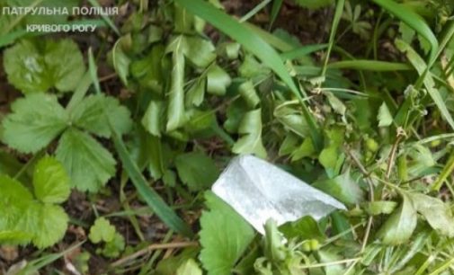 Велопатрульні Кривого Рогу виявили у чоловіка наркотичні речовини