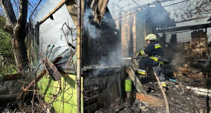Вигорів вщент: у Кам’янському вогнеборці ліквідували загорання дачного будинку