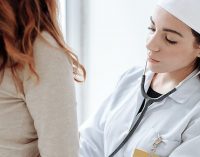 Випускникам медвузів одноразово платитимуть 200 000 грн за роботу у зонах бойових дій