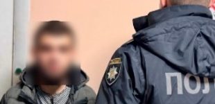 Зірвав з шиї перехожої золотий ланцюжок та втік: у Дніпрі затримали підозрюваного у пограбуванні