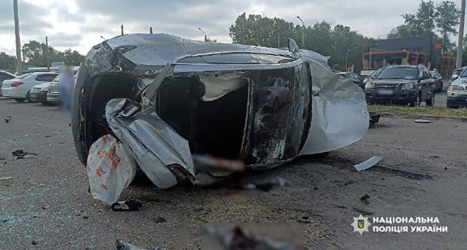 У Полтаві авто влетіло в паркування: постраждали п’ятеро людей, пошкоджено машини
