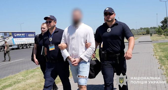 В Україну з Румунії екстрадували організатора групи паліїв