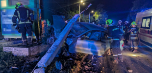 Рятувальники Запоріжжя деблокували мотоцикліста, який опинився під легковиком внаслідок ДТП