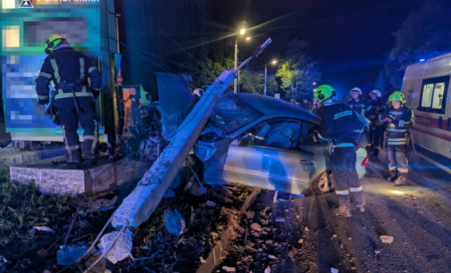 Рятувальники Запоріжжя деблокували мотоцикліста, який опинився під легковиком внаслідок ДТП