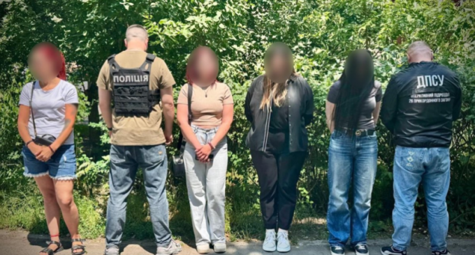 В Одесі затримано жінку, яка вербувала українок для сексуальної експлуатації за кордоном