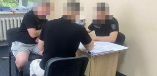 Комбат незаконно виплатив підлеглим майже 1 млн грн “бойових” – ДБР