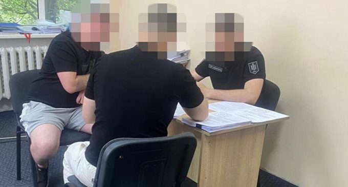 Комбат незаконно виплатив підлеглим майже 1 млн грн “бойових” – ДБР