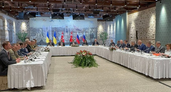 Українські представники прибули до Стамбула для переговорів з росіянами