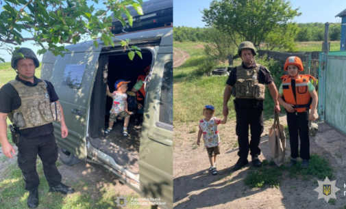 Поліцейські допомогли евакуюватись родині з трьома дітьми з Синельниківського району