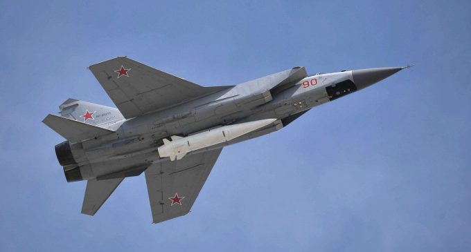 РФ вдарила по Миколаєву “Кинджалом”: що відомо про наслідки