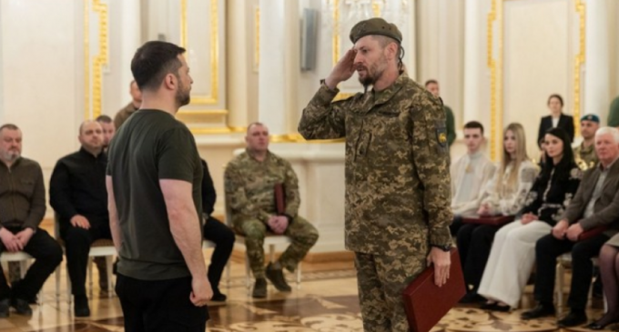 Пройшов шлях від солдата до офіцера: Президент вручив орден «Золота Зірка» військовому з Дніпра