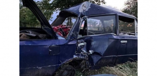 22-річному водію відірвало вухо: у Кривому Розі ВАЗ влетів у стовп
