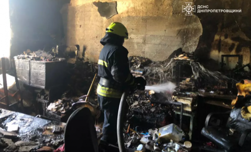 Вогнеборці Дніпра врятували жінку на пожежі у центрі міста