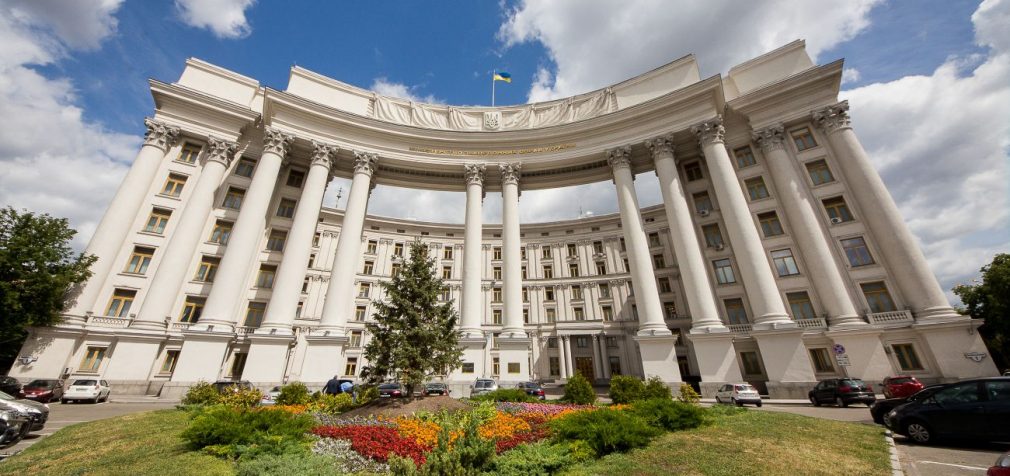 Росія хоче заборонити українську в школах на ТОТ, МЗС відповіло словами Куліша