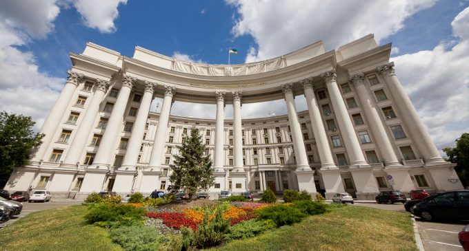 Росія хоче заборонити українську в школах на ТОТ, МЗС відповіло словами Куліша