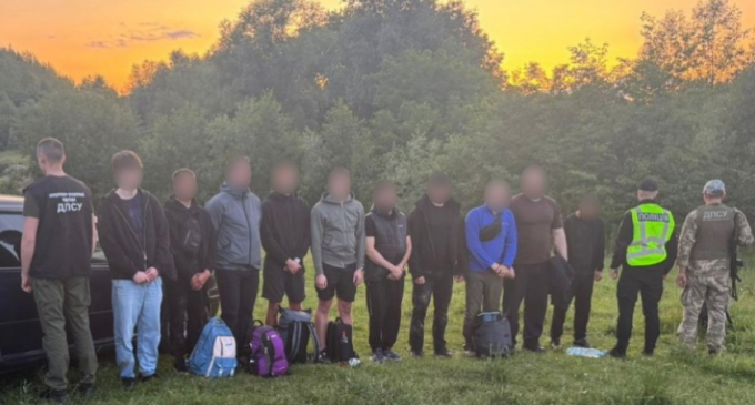 На Буковині викрито спробу незаконного перетину кордону дев’ятьма особами: серед втікачів жителі Дніпропетровщини