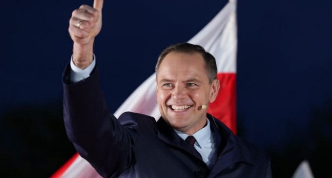 Переміг з мінімальним відривом: Навроцький стане новим президентом Польщі