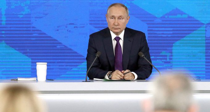 У Кремлі підтвердили, що Путін говорив Трампу про відповідь РФ на атаку по аеродромах