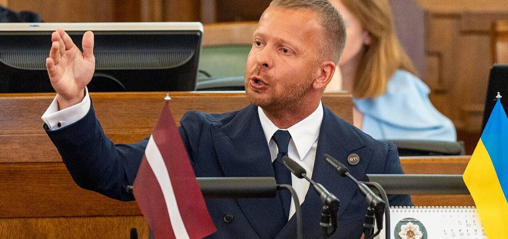 В Латвії після допиту відпустили депутата, який виступав російською