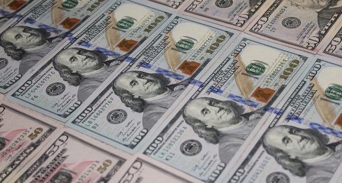Статус долара як “тихої гавані” під випробуванням через атаку по Ірану – ЗМІ