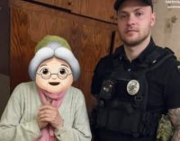 У Запоріжжі патрульні допомогли літній жінці повернутися додому