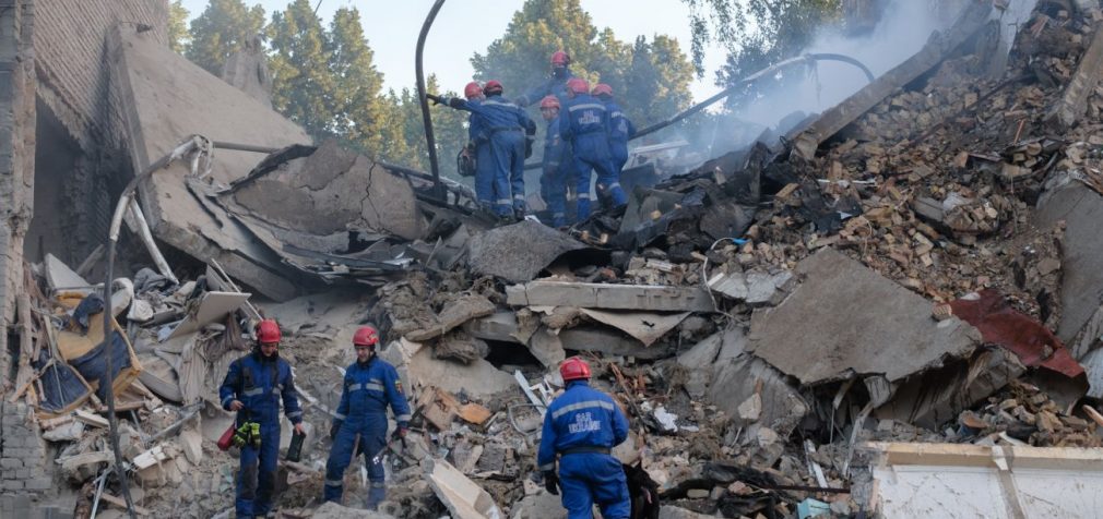 Удар по Києву: з-під завалів дістали ще п’ять тіл загиблих