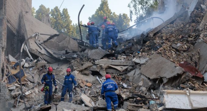 Удар по Києву: з-під завалів дістали ще п’ять тіл загиблих
