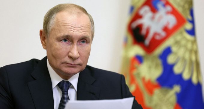 Путін вирішив урізати військові витрати через падіння економіки РФ, – ЗМІ