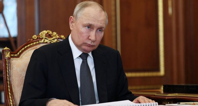 “Про що говорити з терористами?” Путін відмовився від зустрічі з Зеленським