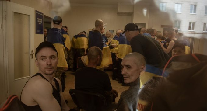 Випалили “Слава Росії”: фото тортур українського військового справжнє – ГУР
