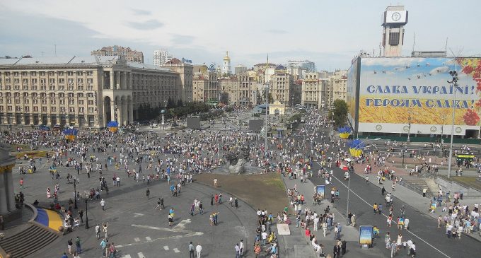 Більшість українців згодні проголосувати за вступ до ЄС та НАТО найближчим часом