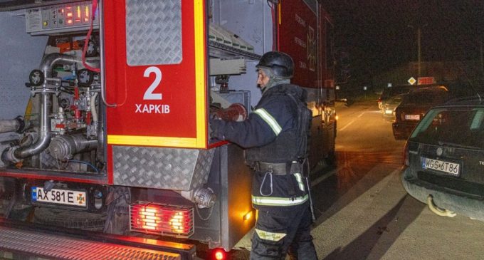 Нічний удар РФ по Харкову: в ДСНС показали фото та відео рятувальної операції