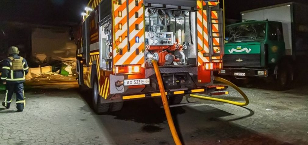 Пожежі, руйнування і 8 постраждалих: показано наслідки удару РФ по Харківській області