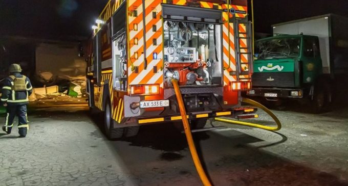 Пожежі, руйнування і 8 постраждалих: показано наслідки удару РФ по Харківській області