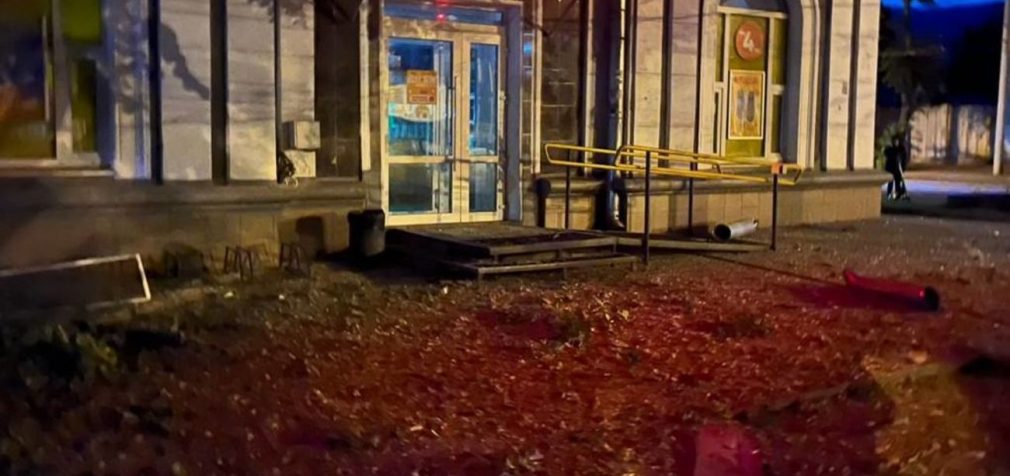 Росіяни вдарили “Ланцетом” по багатоповерхівці в Сумах: є постраждала