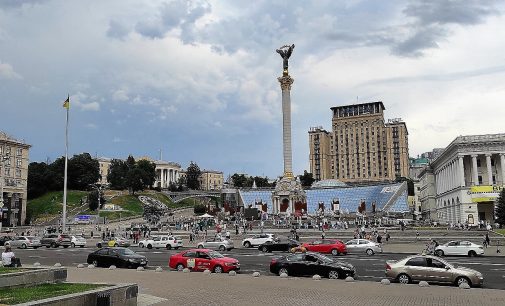 За півроку збільшилася кількість українців, готових терпіти війну – КМІС