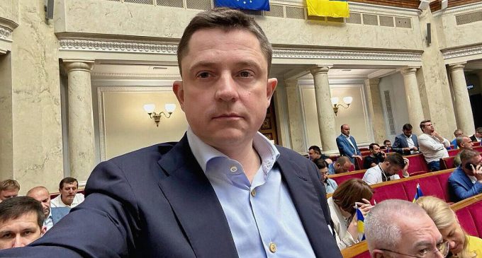 Рада проголосувала за складання повноважень нардепа Довгого
