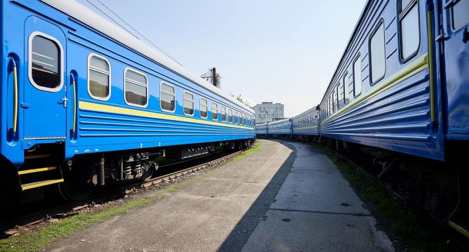 Тільки онлайн і заздалегідь? Як встигнути забронювати групову поїздку УЗ влітку