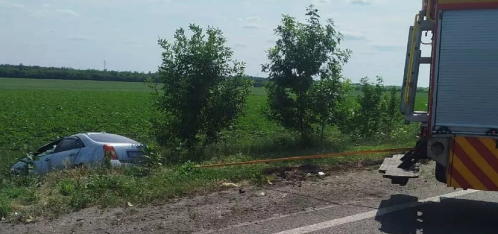 ДТП у Дніпровському районі: водій не впорався з керуванням, автівка злетіла у кювет
