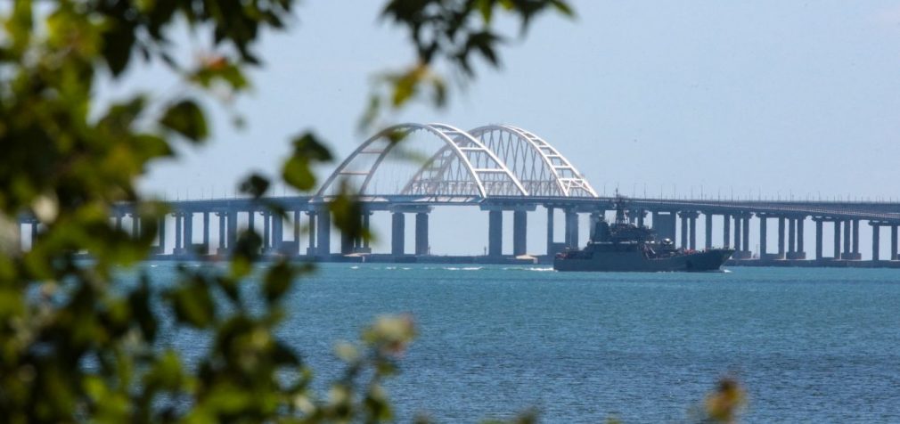 СБУ вдарила в слабке місце Кримського мосту: як це вплине на логістику РФ