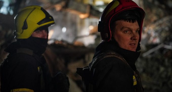 У Харкові пожежа і приліт в забудові: перші наслідки атаки “Шахедів”