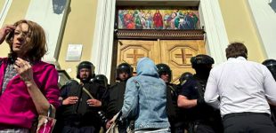 Зіткнення біля собору у Чернівцях: 12 постраждалих, серед них поліцейські